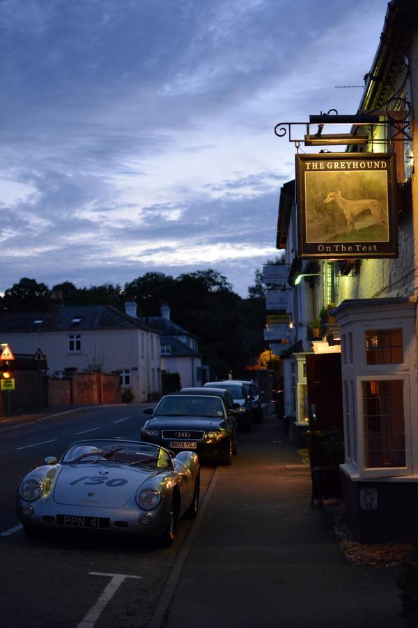 The Greyhound On The Test Hotel 스톡브리지 외부 사진